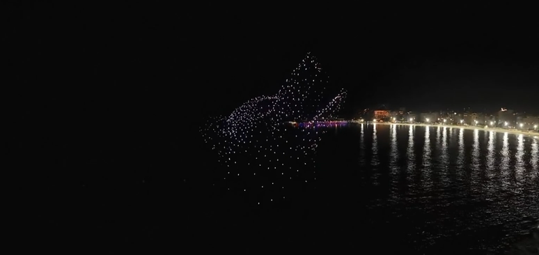 Drones faz proje&ccedil;&atilde;o de loba antes do in&iacute;cio do show da Shakira em Copacabana