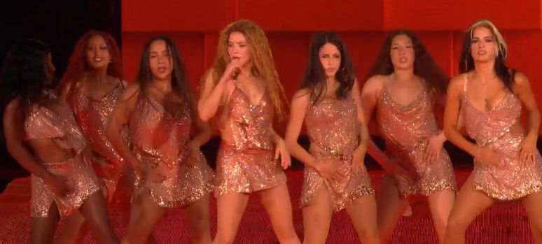 Shakira canta 'Loca' em Copacabana