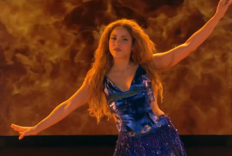 Shakira canta Palco 'Whenever, Wherever' em Copacabana