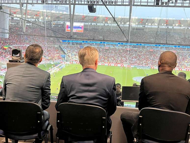 Carlo Ancelotti e outros integrantes da CBF assistem a cl&aacute;ssico entre Flamengo e Vasco no Maracan&atilde;