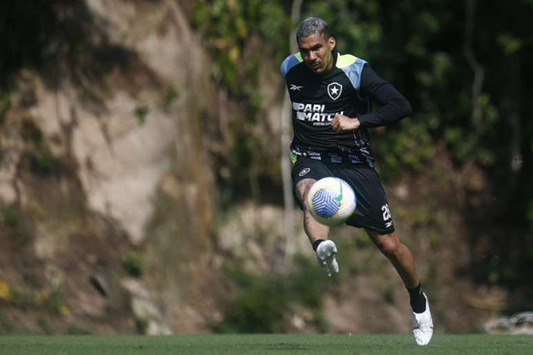 Allan em treino pelo Botafogo 