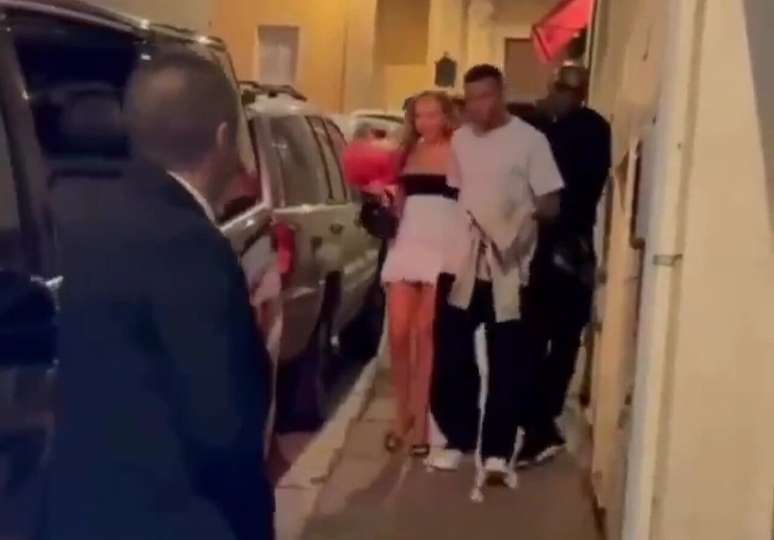 Mbapp&eacute; e Ester Exp&oacute;sito ap&oacute;s jantar na It&aacute;lia &ndash;