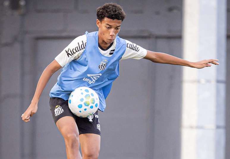 Robinho Jr. no CT Rei Pel&eacute; &ndash;