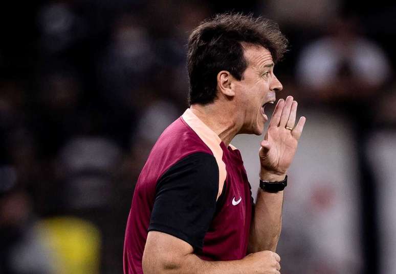 Fernando Diniz perdeu a primeira no comando do Corinthians &ndash;