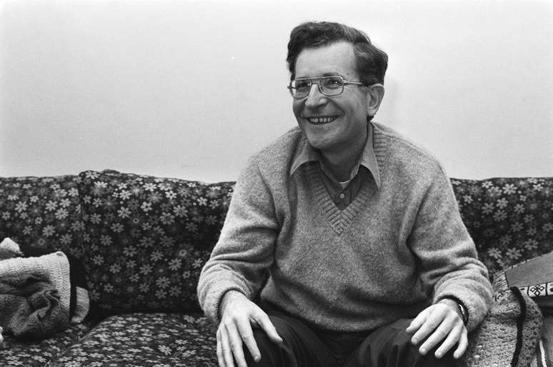 Nos anos 1970, nos EUA, Santos fez amizade com Noam Chomsky