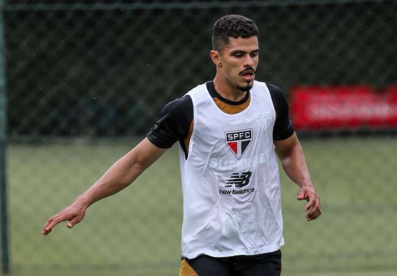 Lucas Ramon tamb&eacute;m ser&aacute; um dos desfalques do S&atilde;o Paulo &ndash;
