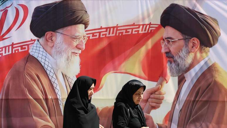 O aiatol&aacute; Ali Khamenei, l&iacute;der supremo do Ir&atilde; morto na guerra, foi sucedido por seu filho, Mojtaba