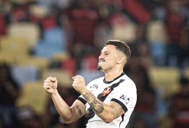 Hugo Moura fez o gol de empate do Vasco no cl&aacute;ssico contra o Flamengo &ndash;