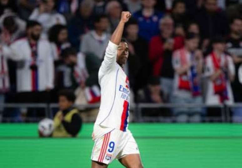 Endrick comemora gol na vit&oacute;ria do Lyon sobre o Rennes por 4 a 2