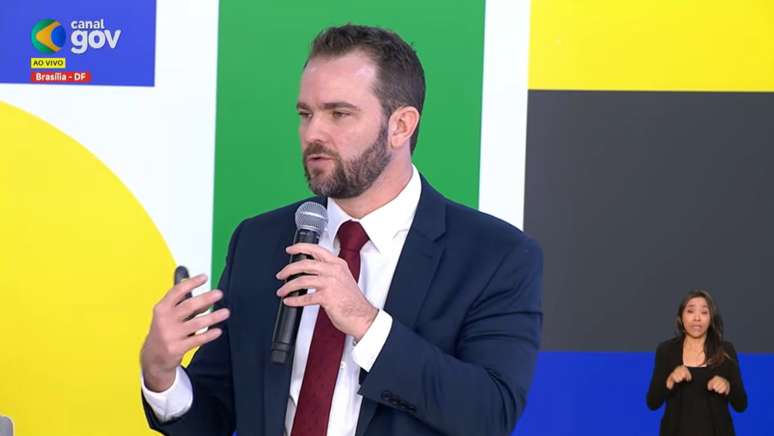 O programa de renegocia&ccedil;&atilde;o de d&iacute;vidas foi detalhado pelo ministro da Fazenda, Dario Durigan