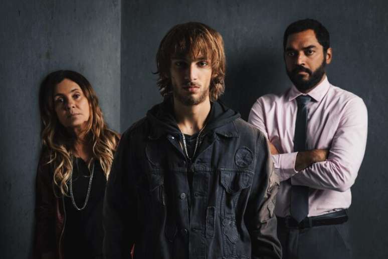 Cibele (Adriana Esteves), Marcinho (Antonio Haddad) e Am&acirc;ncio (Thom&aacute;s Aquino) na segunda temporada de 'Os Outros'