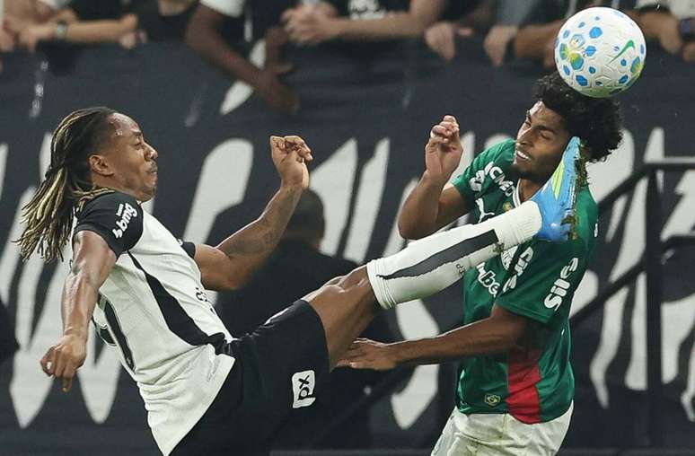 Palmeiras desafia tudo e pontua com um a menos; Corinthians desperdi&ccedil;a vantagem &ndash;