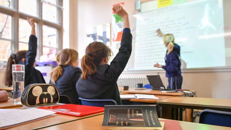 Um sindicato de professores alertou recentemente que vem 'crescendo uma crise de masculinidade' nas escolas brit&acirc;nicas