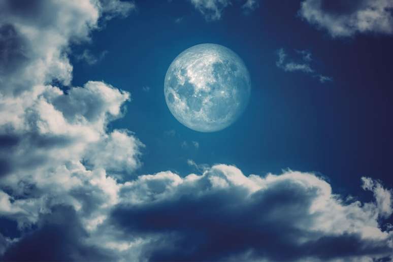 Mesmo alguns dias ap&oacute;s atingir seu &aacute;pice, a Lua segue brilhante no c&eacute;u e pode ser observada com facilidade ao longo da noite 
