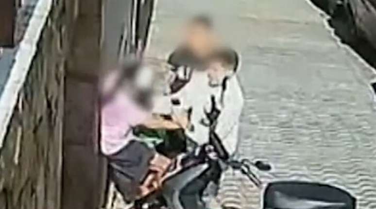 ஏப்ரல் மாதம் பெர்டிஸில் வீடற்ற மனிதனை டியோ தாக்கினார்; இந்த வழக்கை 77வது டிபி விசாரிக்கிறது