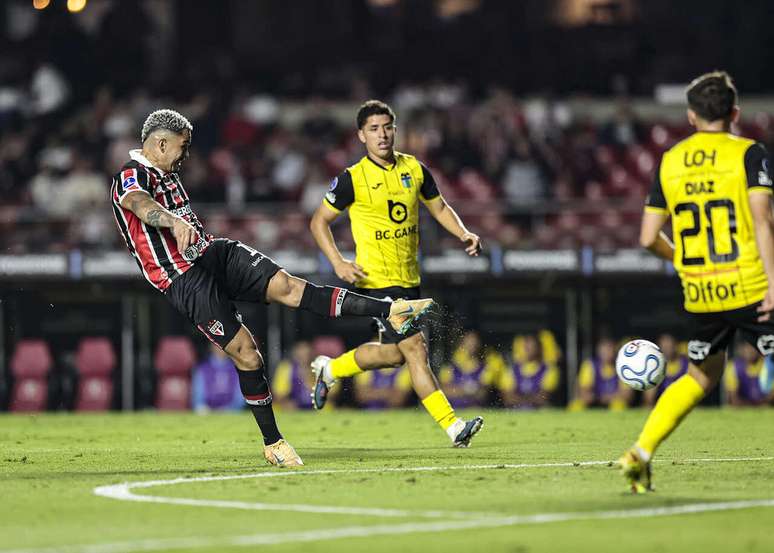 S&atilde;o Paulo venceu o O&rsquo;Higgins, no Morumbis, por 2 a 0 &ndash;