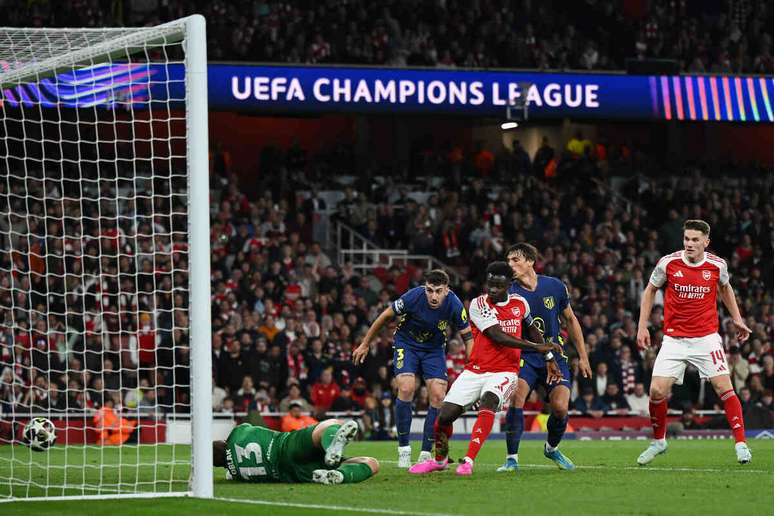 Saka aproveita o rebote de Oblak e manda para a rede. Era o gol da vit&oacute;ria do Arsenal sobre o Atl&eacute;tico e que carimba a vaga na final da Champions.