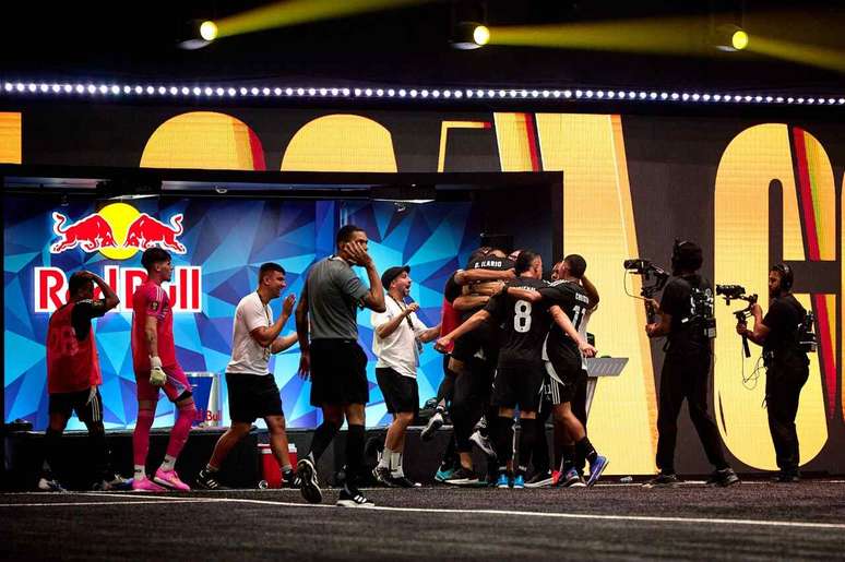 డెసింపెయిన్ డెండెలెను ఓడించి కింగ్స్ లీగ్ బ్రెజిల్ ప్రపంచ కప్‌కు వెళ్లాడు –