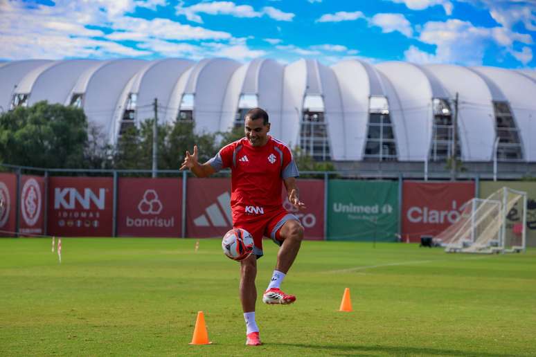 Mercado retorna aos treinos 