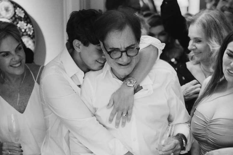 Christian e Edgar durante celebra&ccedil;&atilde;o de casamento