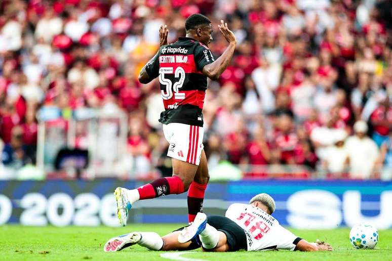 Com diversas les&otilde;es no meio-campo, Evertton Ara&uacute;jo aproveitou sua chance &ndash;