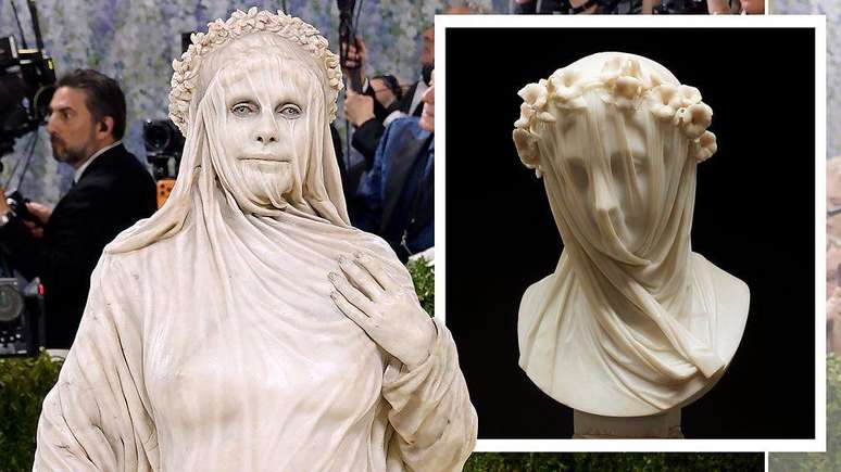 A modelo Heidi Klum, ao lado da escultura 'Vestal Velada', de Raffaelle Monti