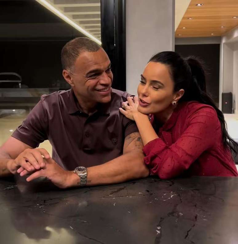 Denilson Show e Luciele Camargo se casaram em 2010 &mdash;