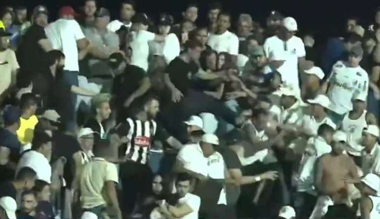 Briga de torcedores do Santos, no Paraguai &ndash;