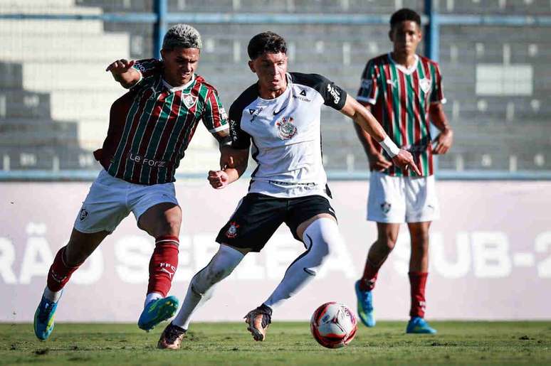 Corinthians teve dificuldade, sobretudo ap&oacute;s a expuls&atilde;o de Christian Oliveira &ndash;