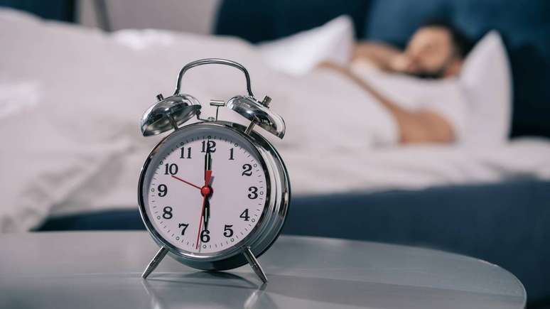 Dormir, comer e treinar no mesmo hor&aacute;rio ajuda o corpo a funcionar melhor &ndash; depositphotos.com / NatashaFedorova