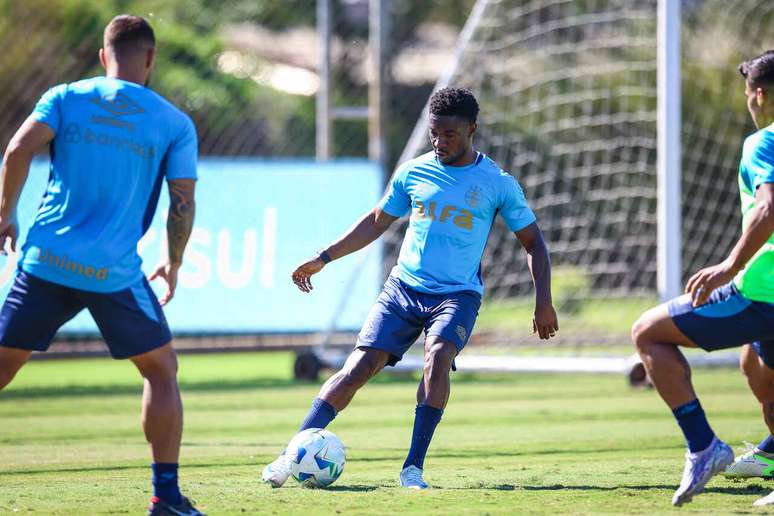 Atleta poder&aacute; jogar seu primeiro amistoso internacional, por&eacute;m, depende da libera&ccedil;&atilde;o do clube &ndash;