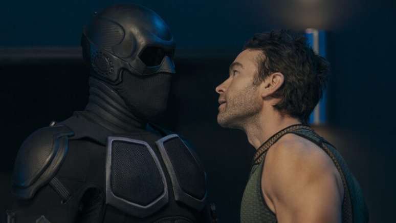 Briga entre Black Noir (esq.) e Profundo tem resultado sangrento no novo epis&oacute;dio de 'The Boys'