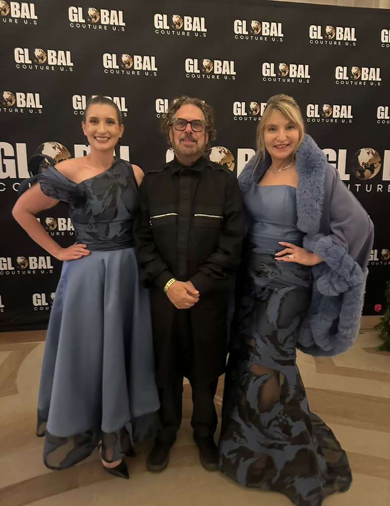 Jos&eacute; Forteza, diretor da Vogue Latinoam&eacute;rica, entre Nat&aacute;lia e Ma&iacute;sa Gouveia 