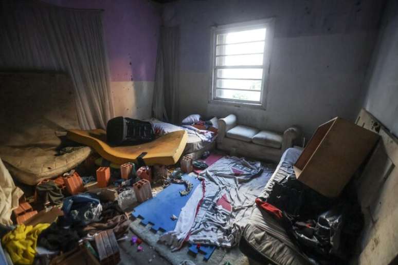 Mais de 30 fam&iacute;lias moravam no local at&eacute; maio de 2026.