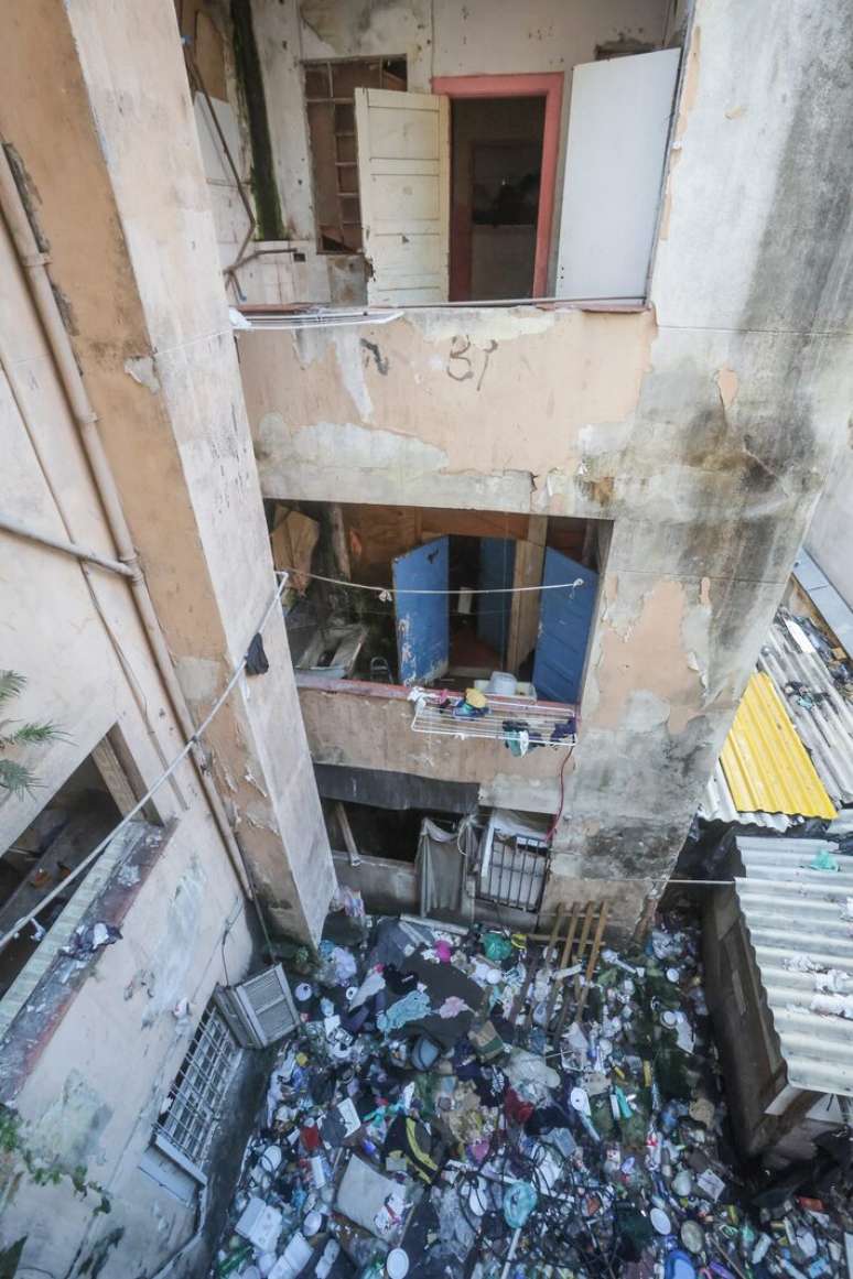 Pol&iacute;cia esteve nesta manh&atilde;, 6, no edif&iacute;cio Peixoto Gomide, nos Jardins.