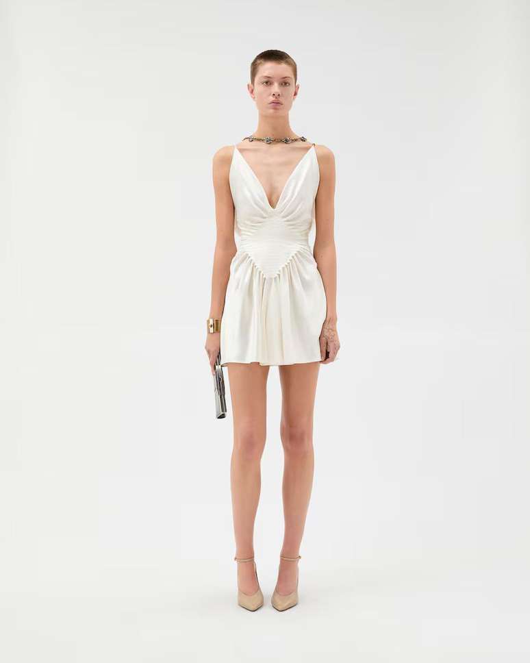 Vestido da Versace usado por Bruna Marquezine antes do show da Shakira 