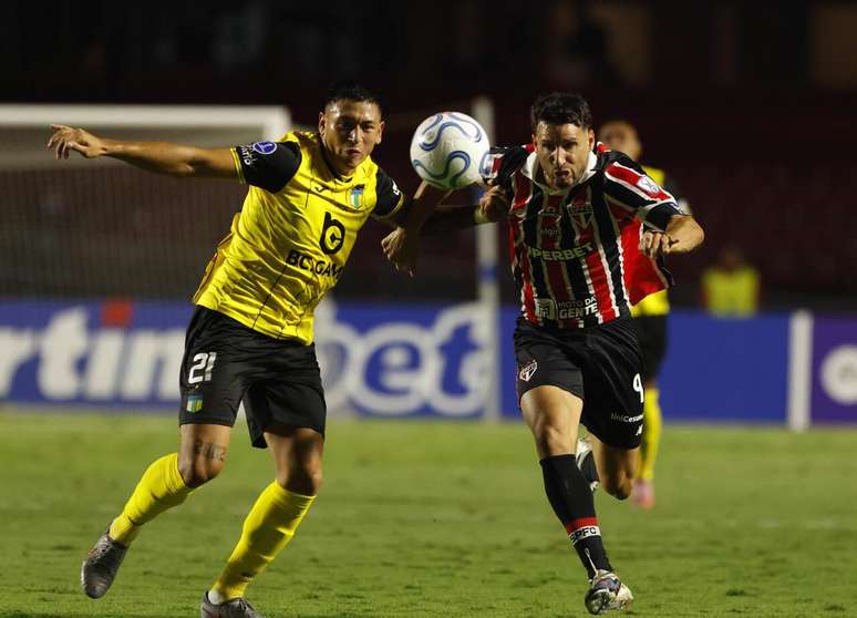 S&atilde;o Paulo e O&acute;Higgins se enfrentam pela lideran&ccedil;a do grupo na Sul-Americana &ndash;