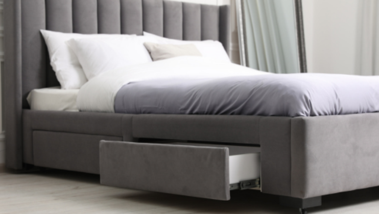 Cama com compartimentos funciona bem em quartos pequenos