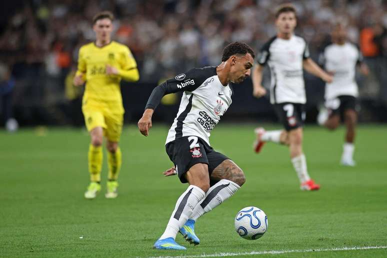 Matheuzinho (Corinthians) durante jogo contra o Pe&ntilde;arol, no dia 30.04.2026.