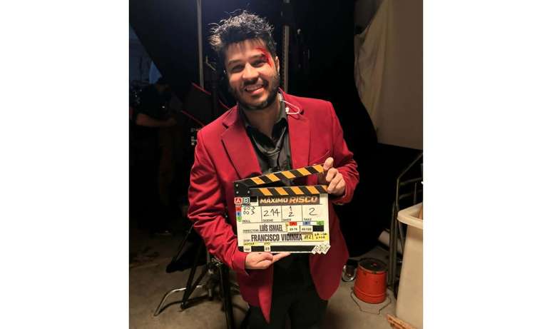 O ator carioca, radicado em Lisboa, nos bastidores da produ&ccedil;&atilde;o humor&iacute;stica do canal SIC
