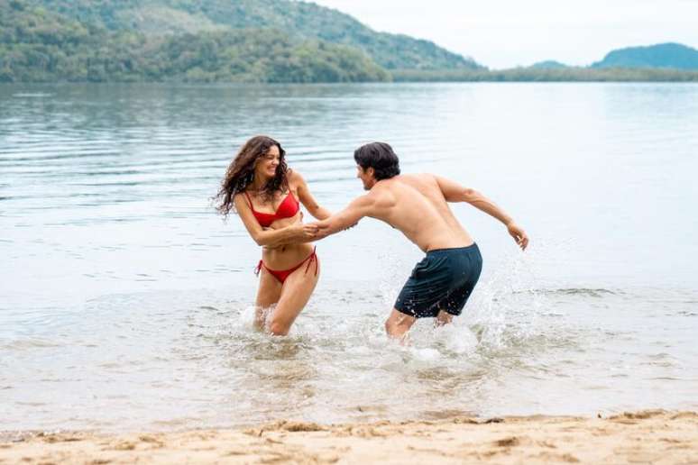 Gerluce e Paulinho no mar