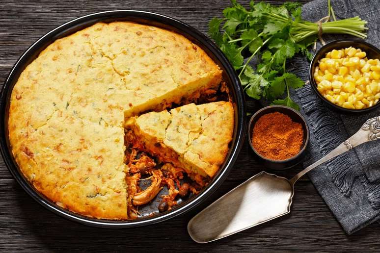 Torta de frango com massa de milho-verde 