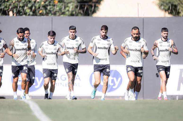 Jogadores que n&atilde;o iniciaram contra o Recoleta foram a campo no CT Rei Pel&eacute; &ndash;