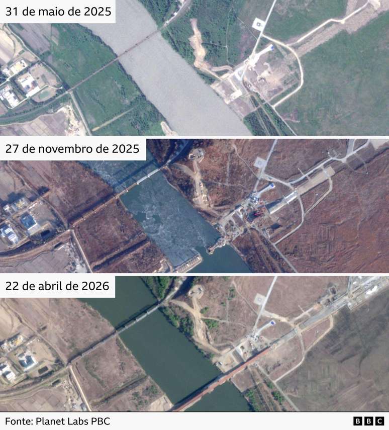 Tr&ecirc;s imagens de sat&eacute;lite mostrando a constru&ccedil;&atilde;o da ponte em 31 de maio de 2025, 27 de novembro de 2025 e 22 de abril de 2026.