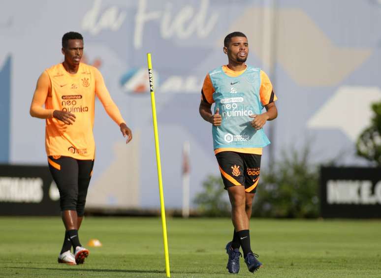 Daniel Marcos ganha a&ccedil;&atilde;o movida contra o Corinthians &ndash;