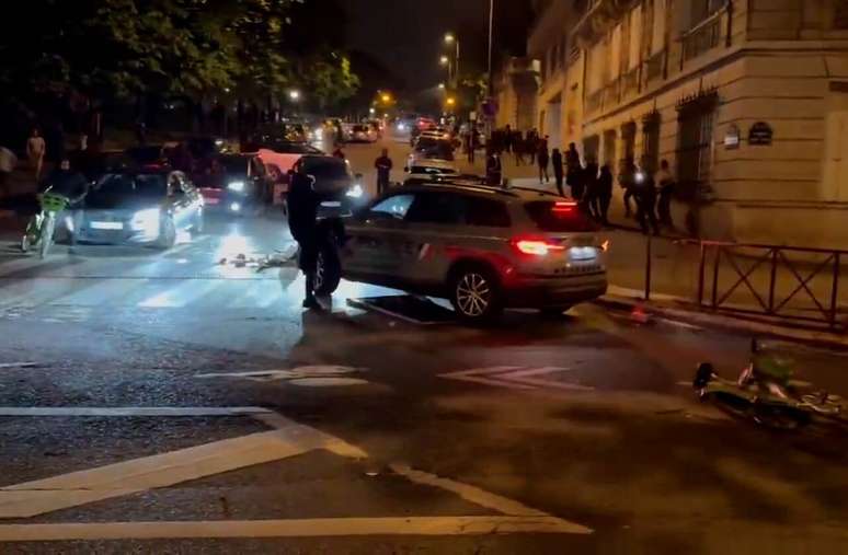 Ruas de Paris vivem madrugada violenta ap&oacute;s semifinal da Champions League &ndash;