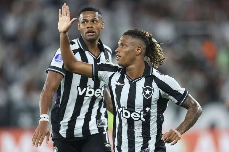 Danilo comemorando o segundo gol do Botafogo 