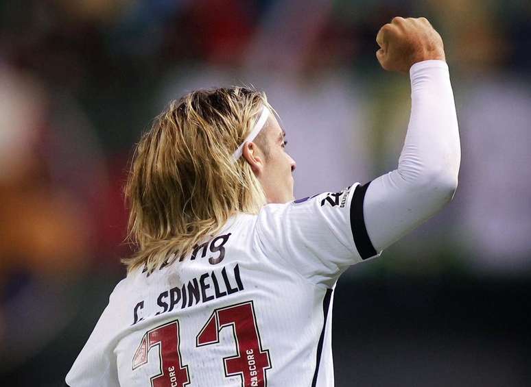 Spinelli vibra ap&oacute;s o p&ecirc;nalti e empata o jogo para o Vasco diante do Audax, em Santiago.