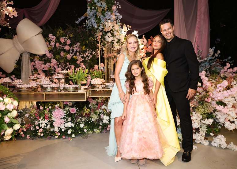 Maria Sophia com Pedro Leonardo, a m&atilde;e Tha&iacute;s Gebelein e a irm&atilde; e Maria Vit&oacute;ria 