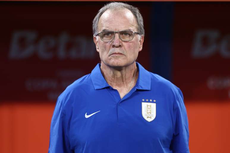 Marcelo Bielsa durante jogo do Uruguai &ndash;